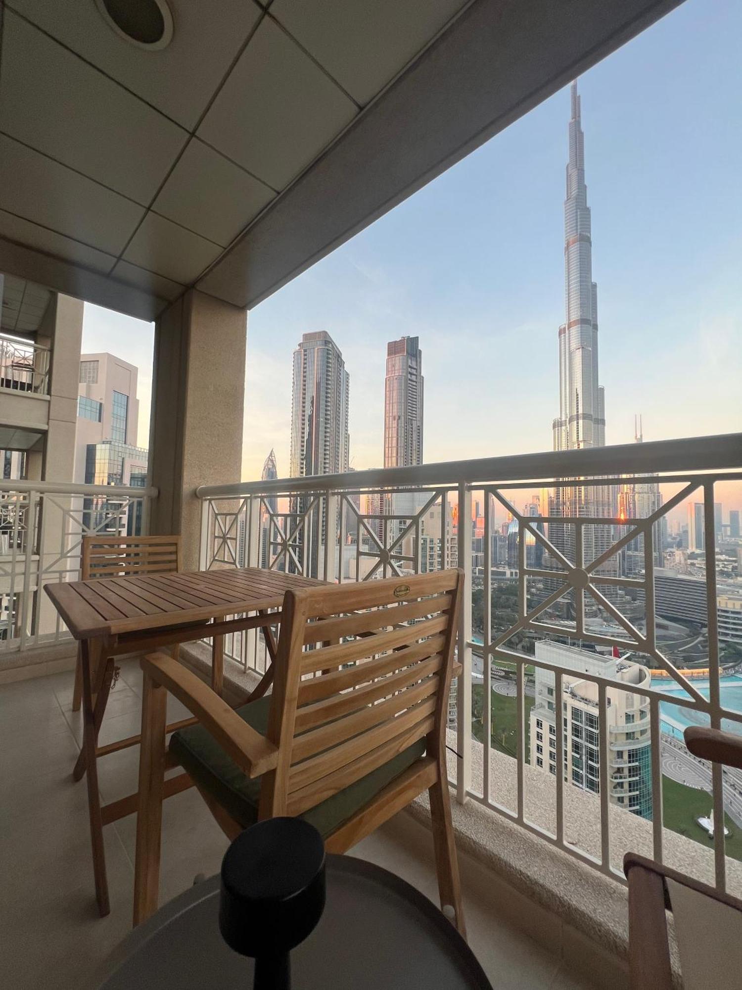 Prestige Living 2br With Full Burj Khalifa And Fountain View By Apartamento