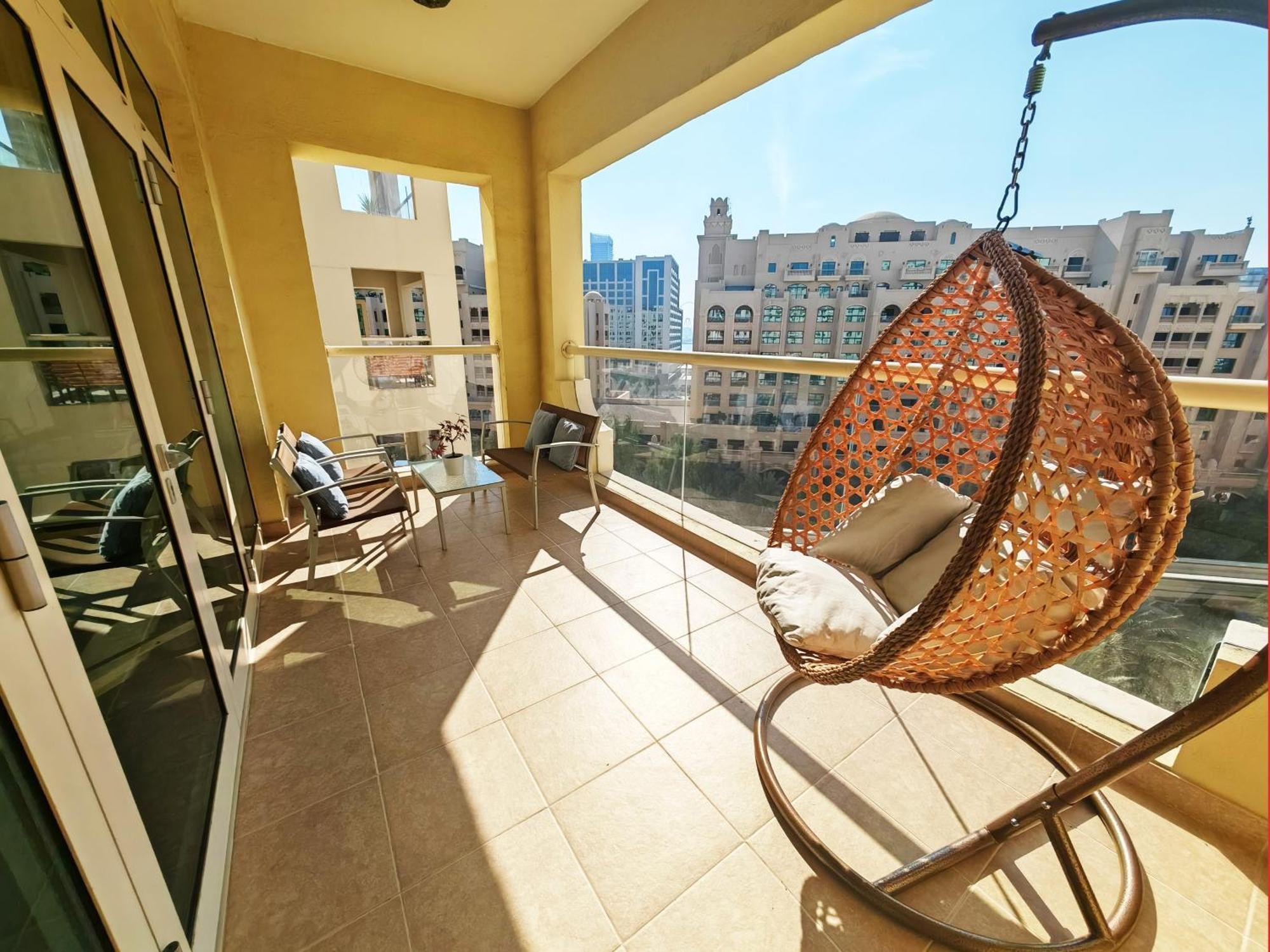 Apartment Seaside Serenity Elegant 1br Escape In Palm Jumeirah By La Buena Vida Homes Dubai
