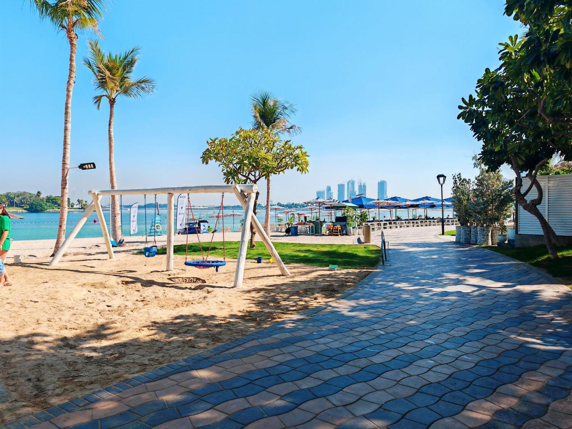 Seaside Serenity Elegant 1br Escape In Palm Jumeirah By La Buena Vida Homes * Dubai