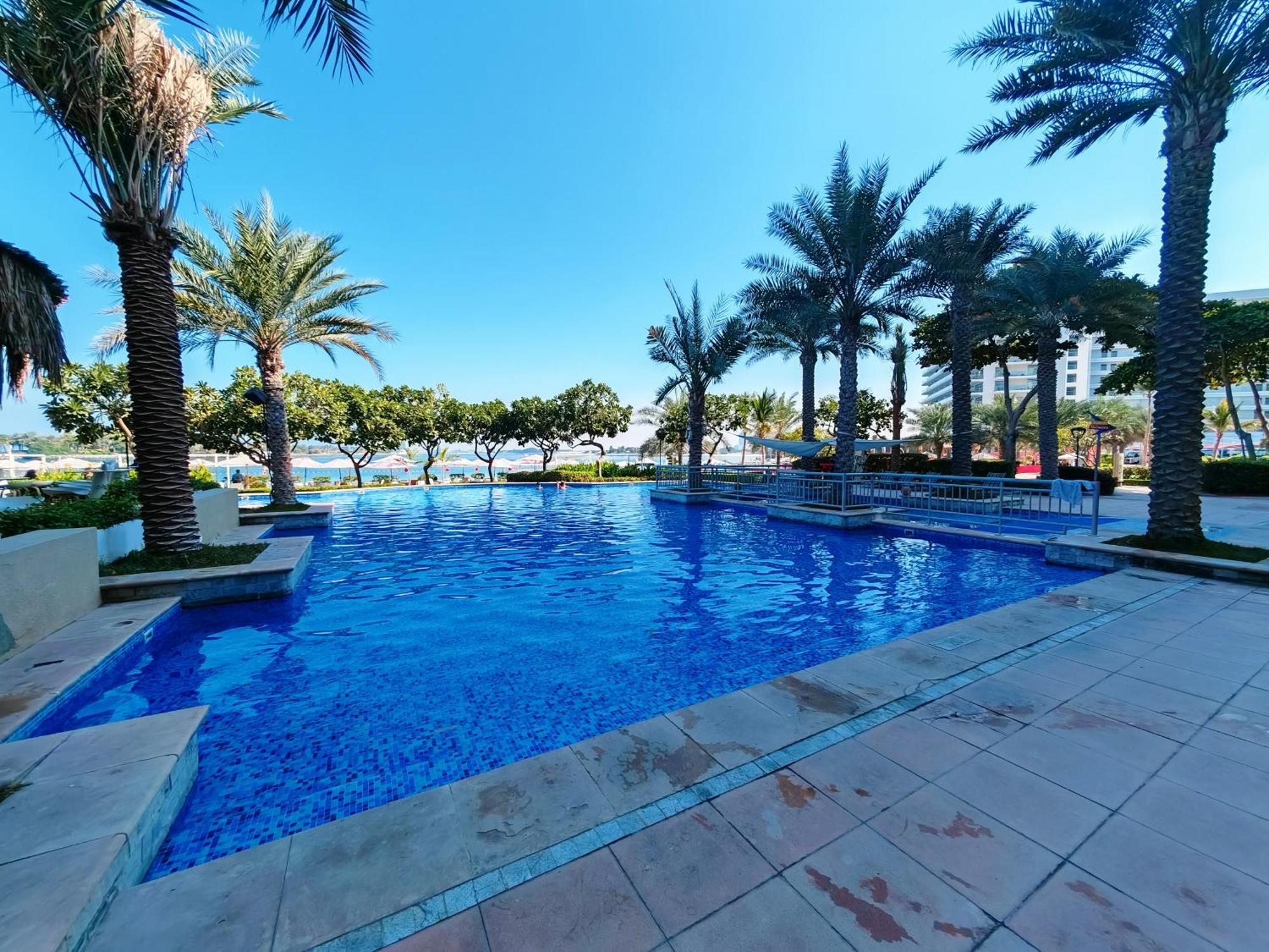 Apartment Seaside Serenity Elegant 1br Escape In Palm Jumeirah By La Buena Vida Homes Dubai