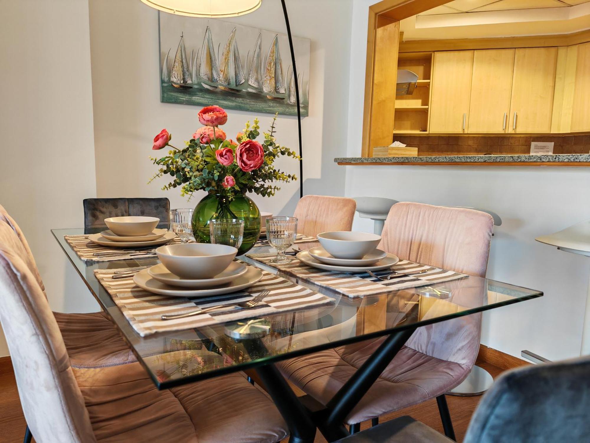 Seaside Serenity Elegant 1br Escape In Palm Jumeirah By La Buena Vida Homes Apartment Dubai