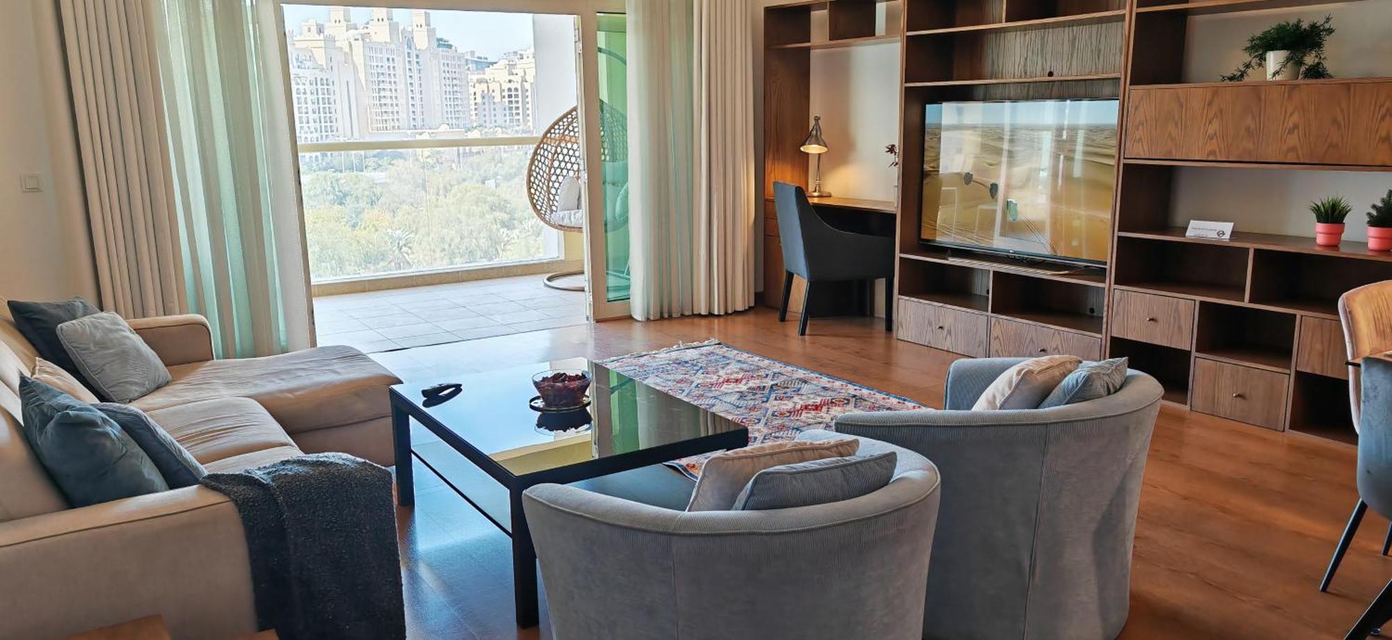 Seaside Serenity Elegant 1br Escape In Palm Jumeirah By La Buena Vida Homes Apartment