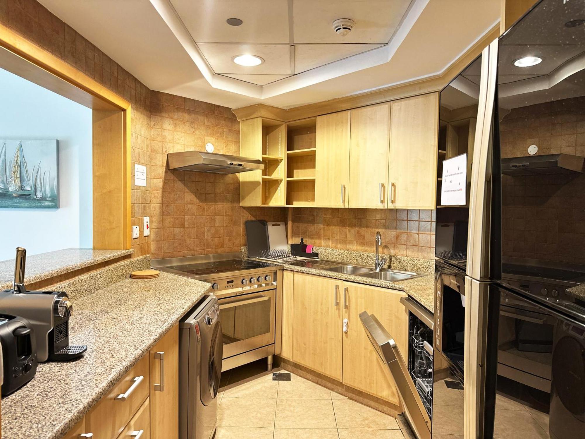 Seaside Serenity Elegant 1br Escape In Palm Jumeirah By La Buena Vida Homes Apartment *