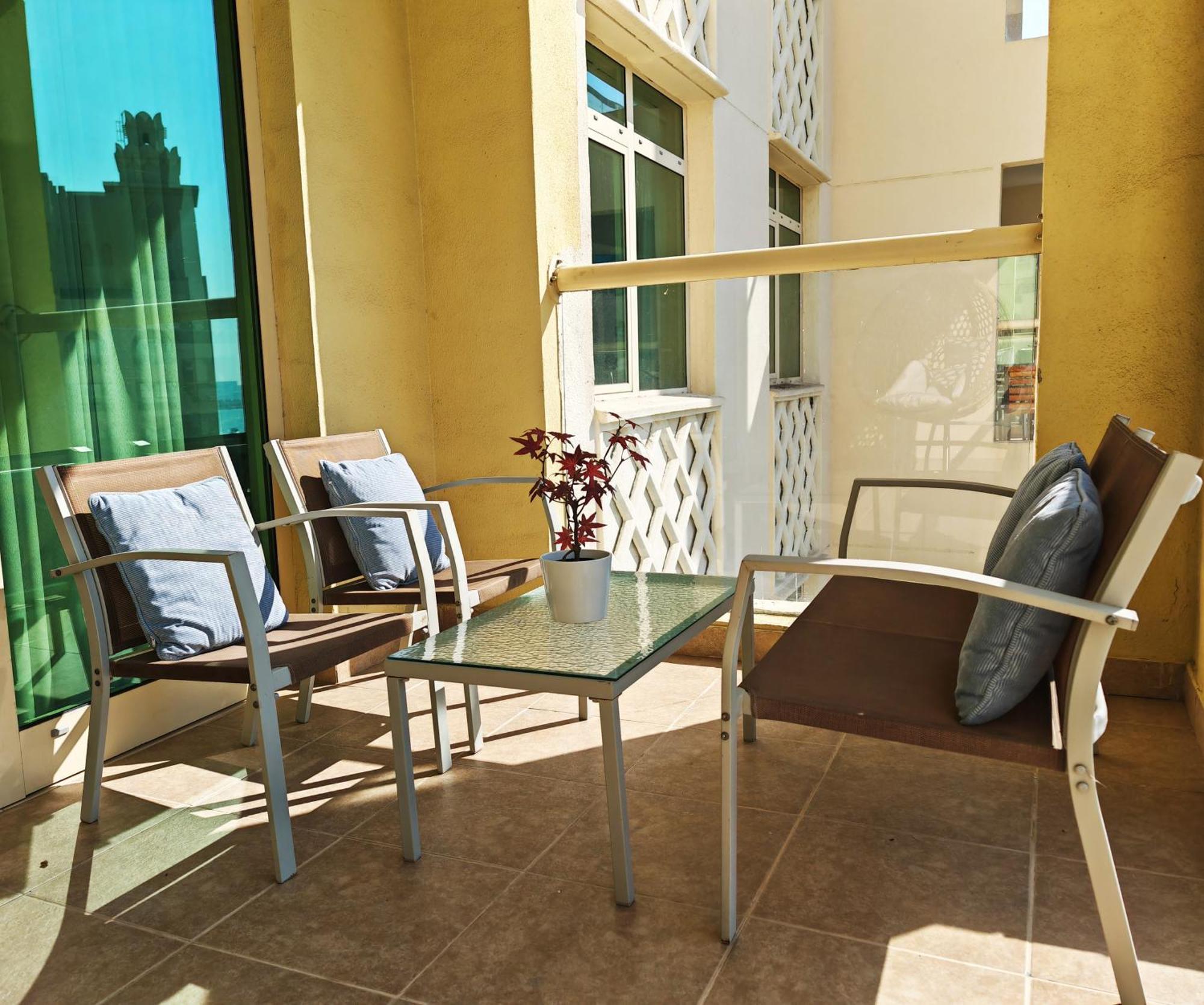 Seaside Serenity Elegant 1br Escape In Palm Jumeirah By La Buena Vida Homes Apartment