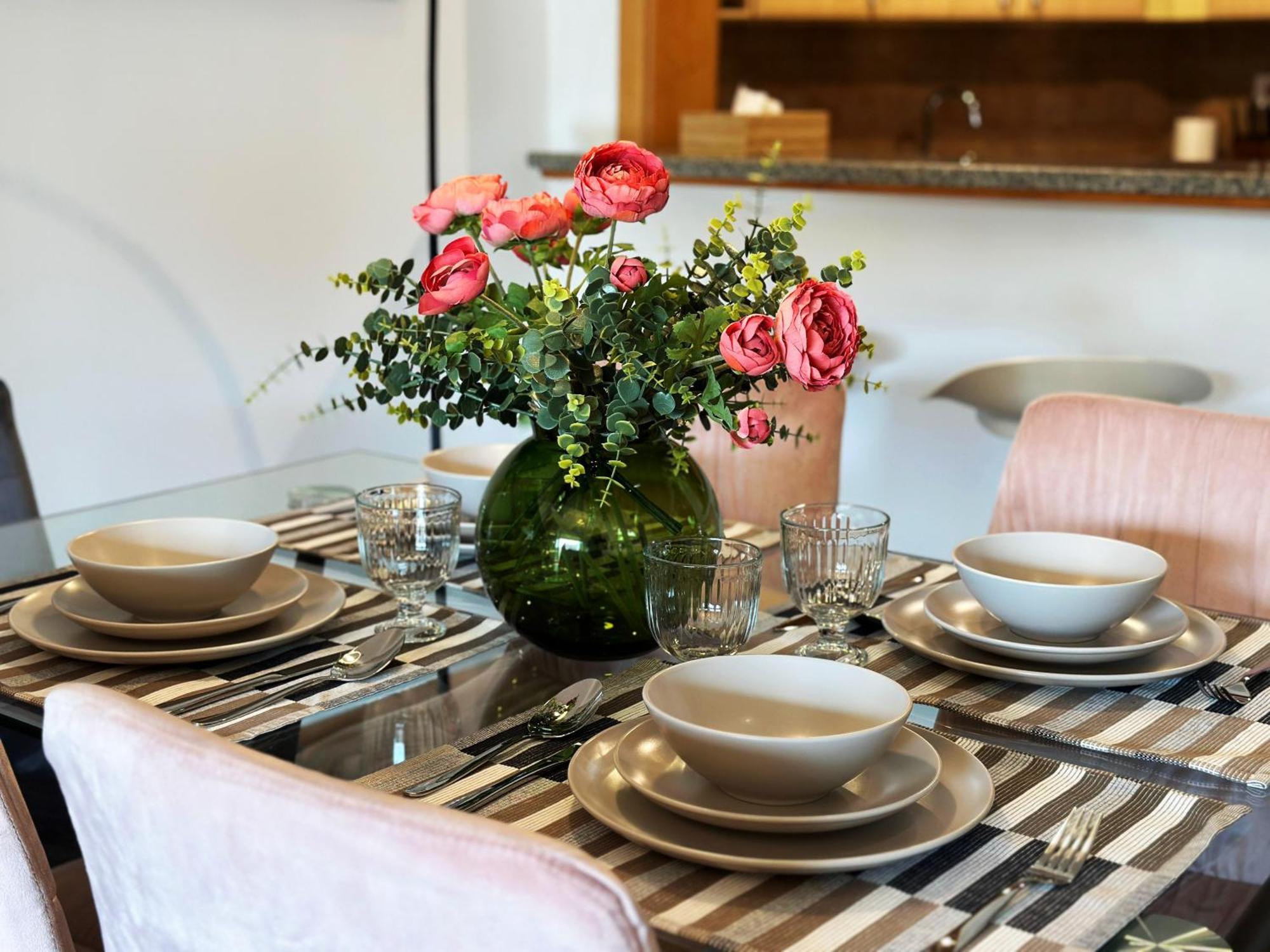 Seaside Serenity Elegant 1br Escape In Palm Jumeirah By La Buena Vida Homes *