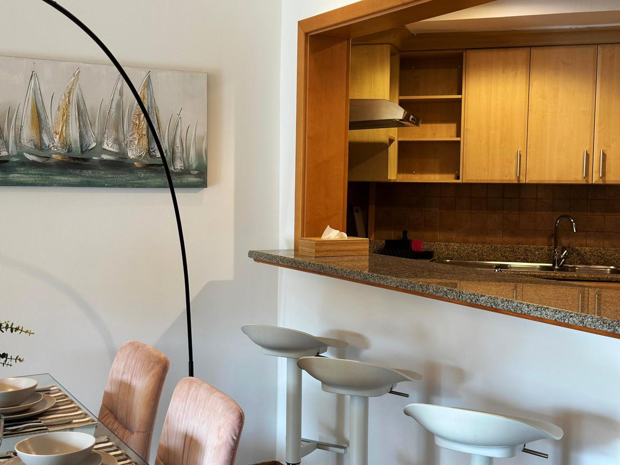 Seaside Serenity Elegant 1br Escape In Palm Jumeirah By La Buena Vida Homes Dubai