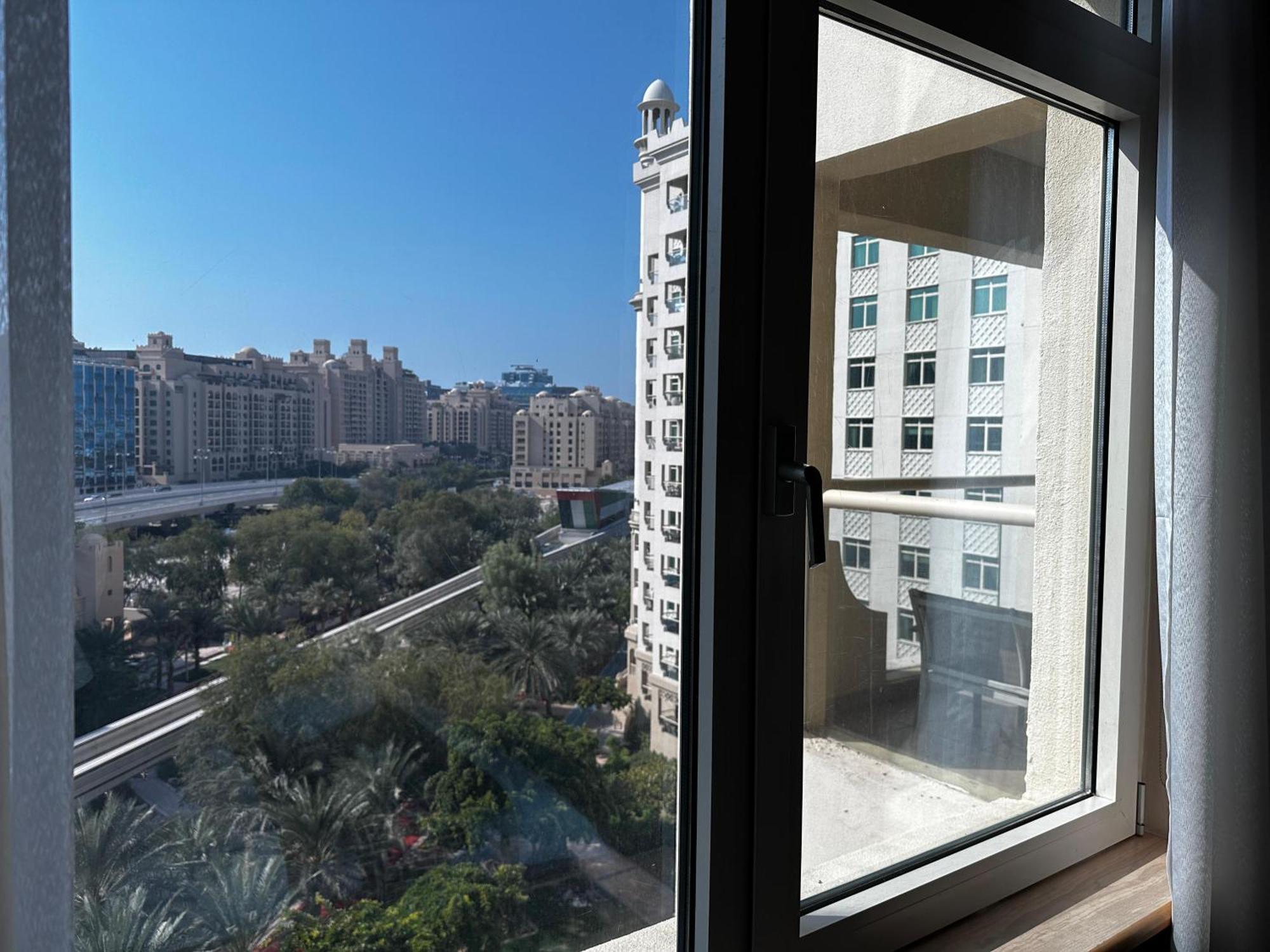 Seaside Serenity Elegant 1br Escape In Palm Jumeirah By La Buena Vida Homes * Dubai