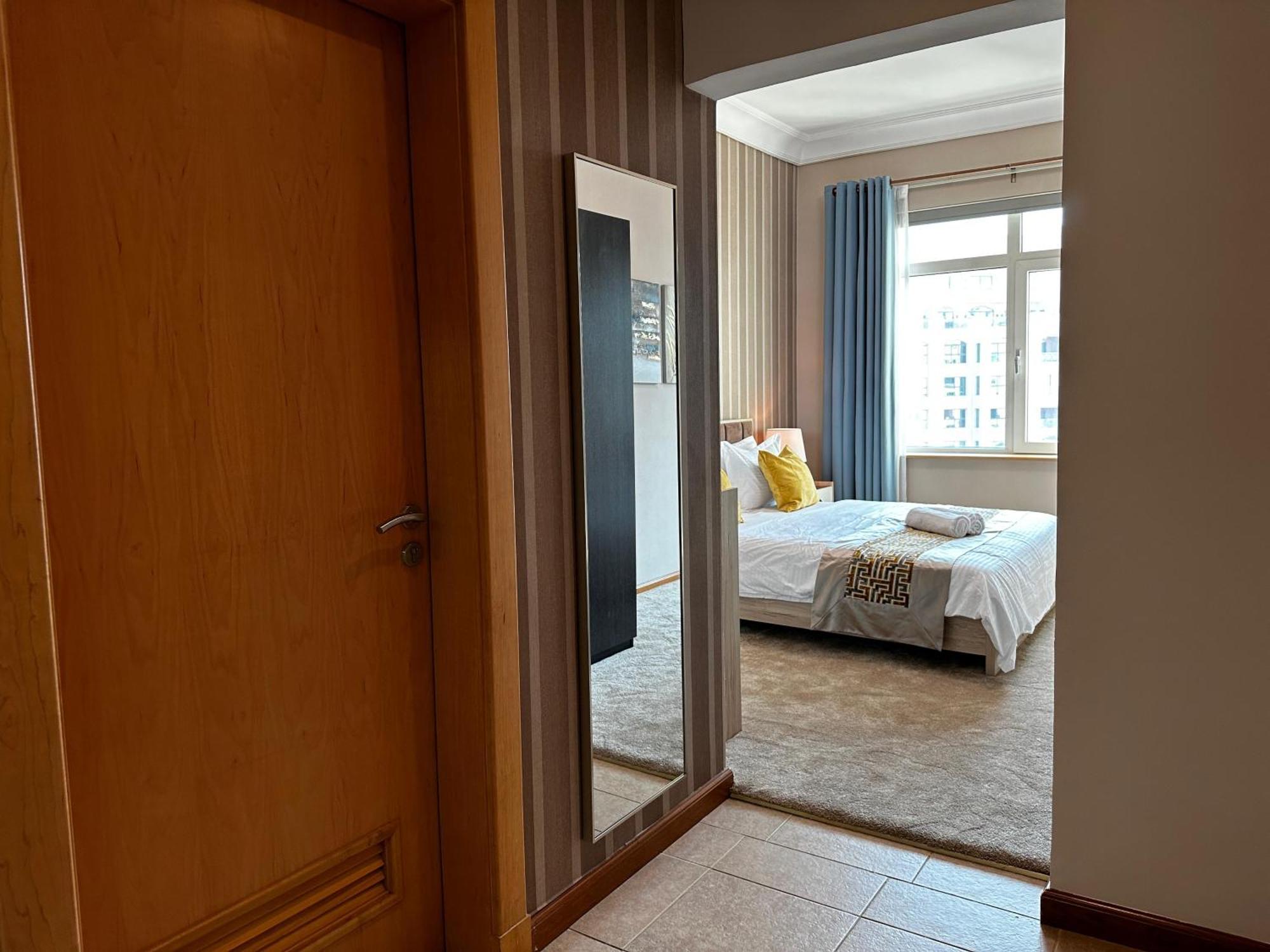 Seaside Serenity Elegant 1br Escape In Palm Jumeirah By La Buena Vida Homes *