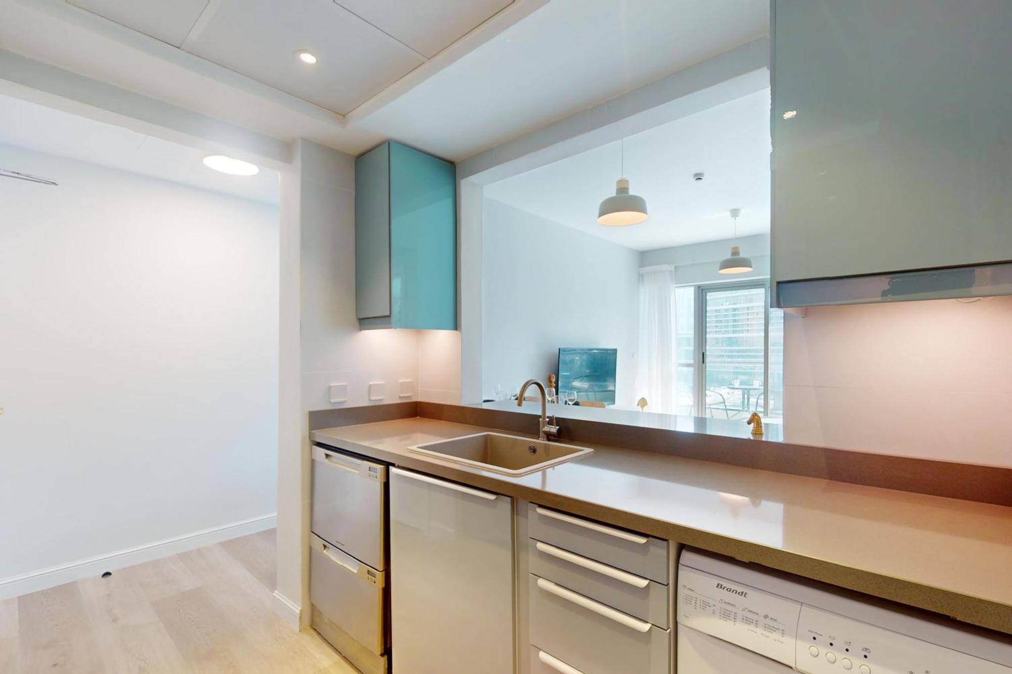 The Point Tower - Chic One Bedroom Apartment Dubai