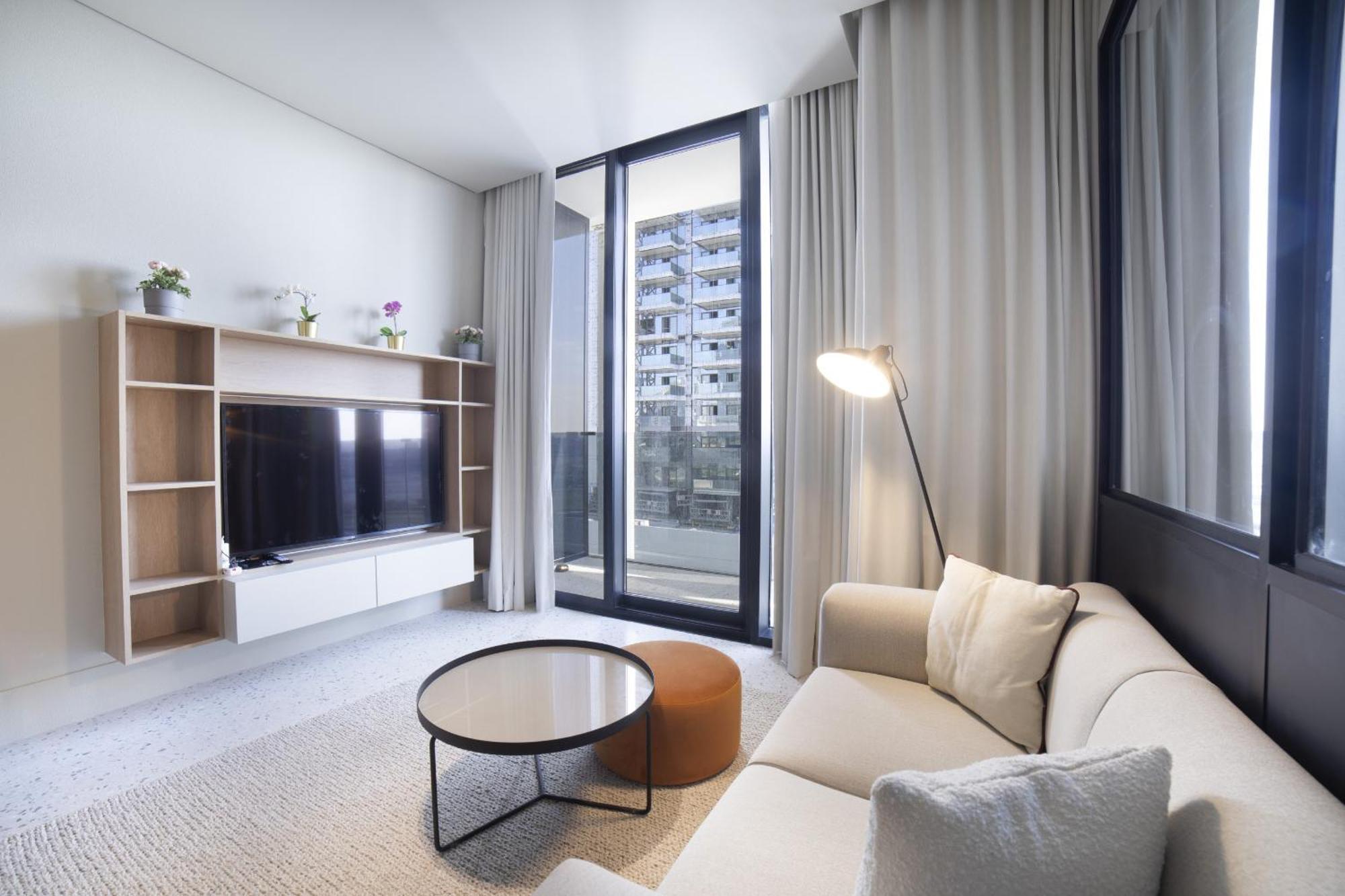 Executive 1 Bedroom At Upside Living, Business Travel Ready Apartment
