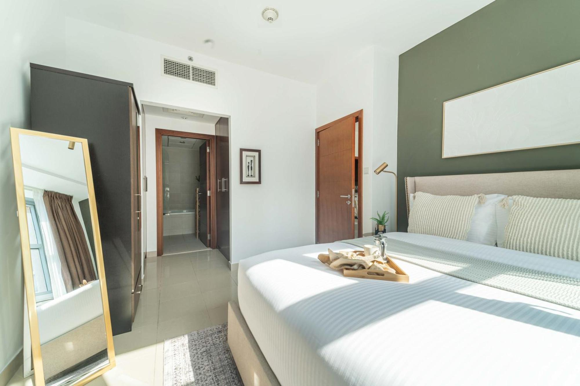 Frank Porter - Stand Point Apartment Dubai