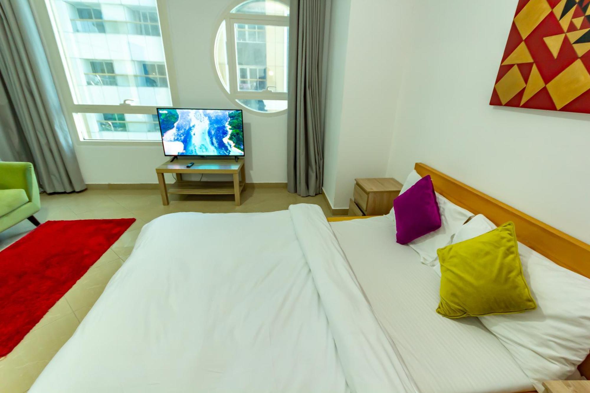 Homestay Big For ' Girls ' Only At Dubai, Marina