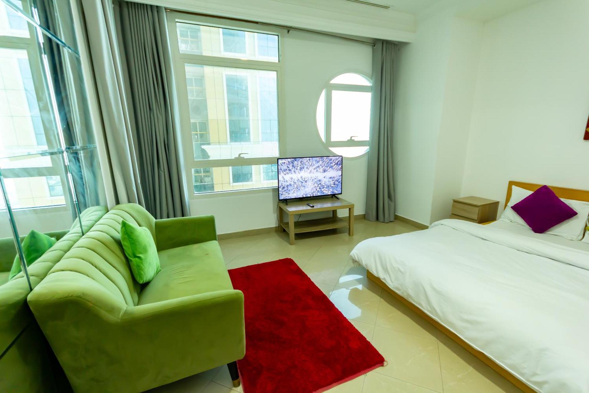 Big For ' Girls ' Only At Dubai, Marina Homestay