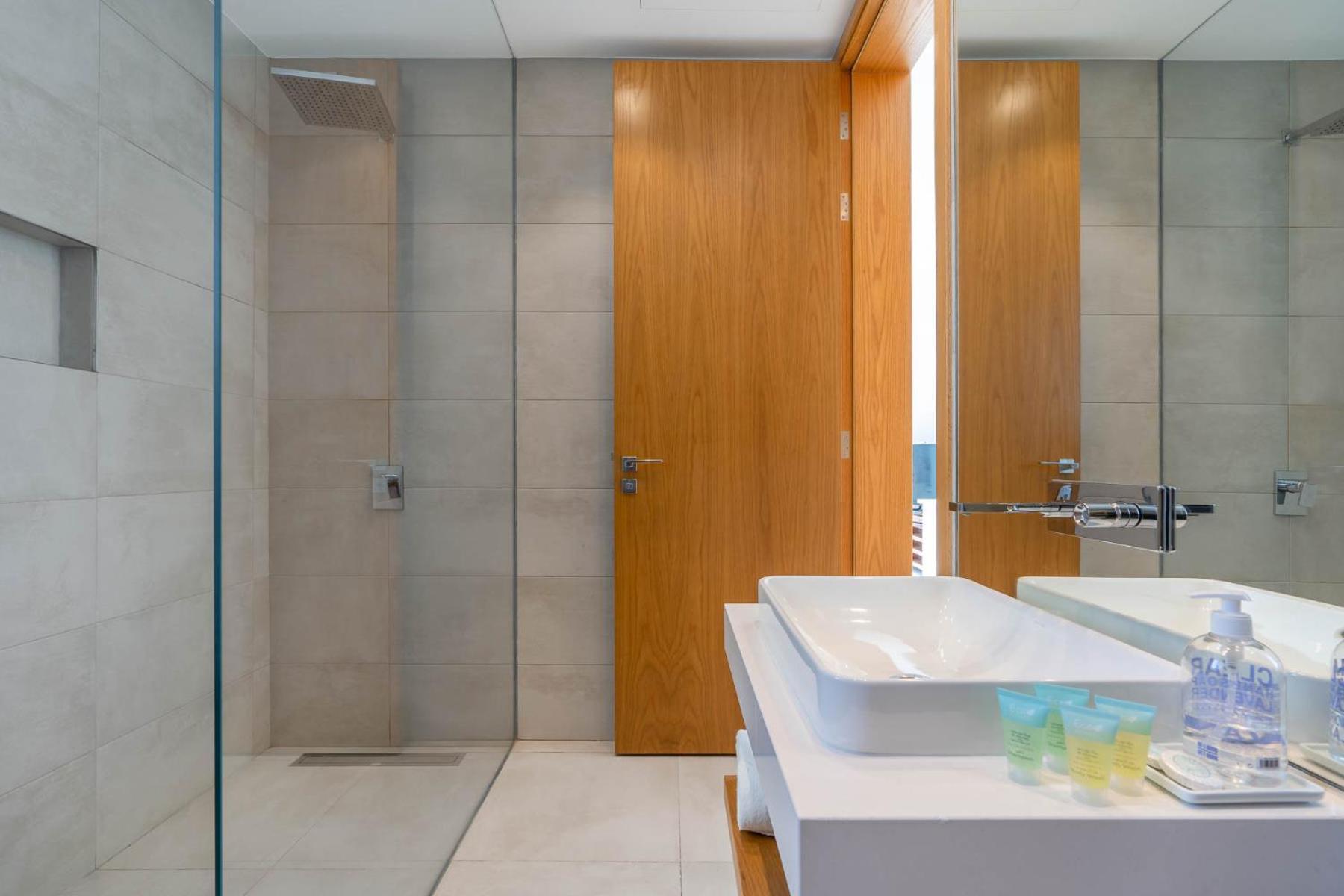 Stunning Seaview Luxury Building Jbr Apartment Dubai