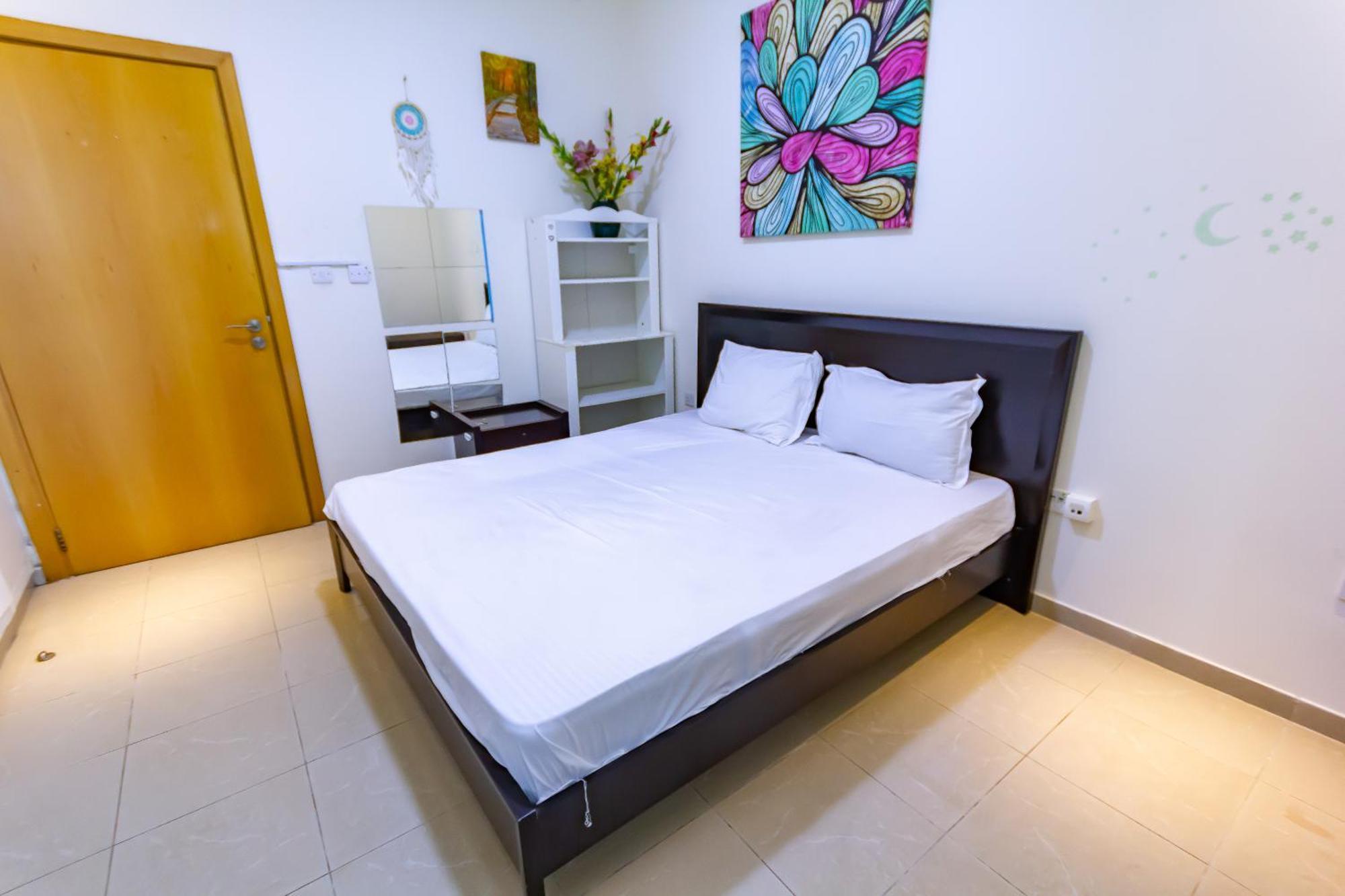 Big For ' Girls ' Only At Dubai, Marina Homestay