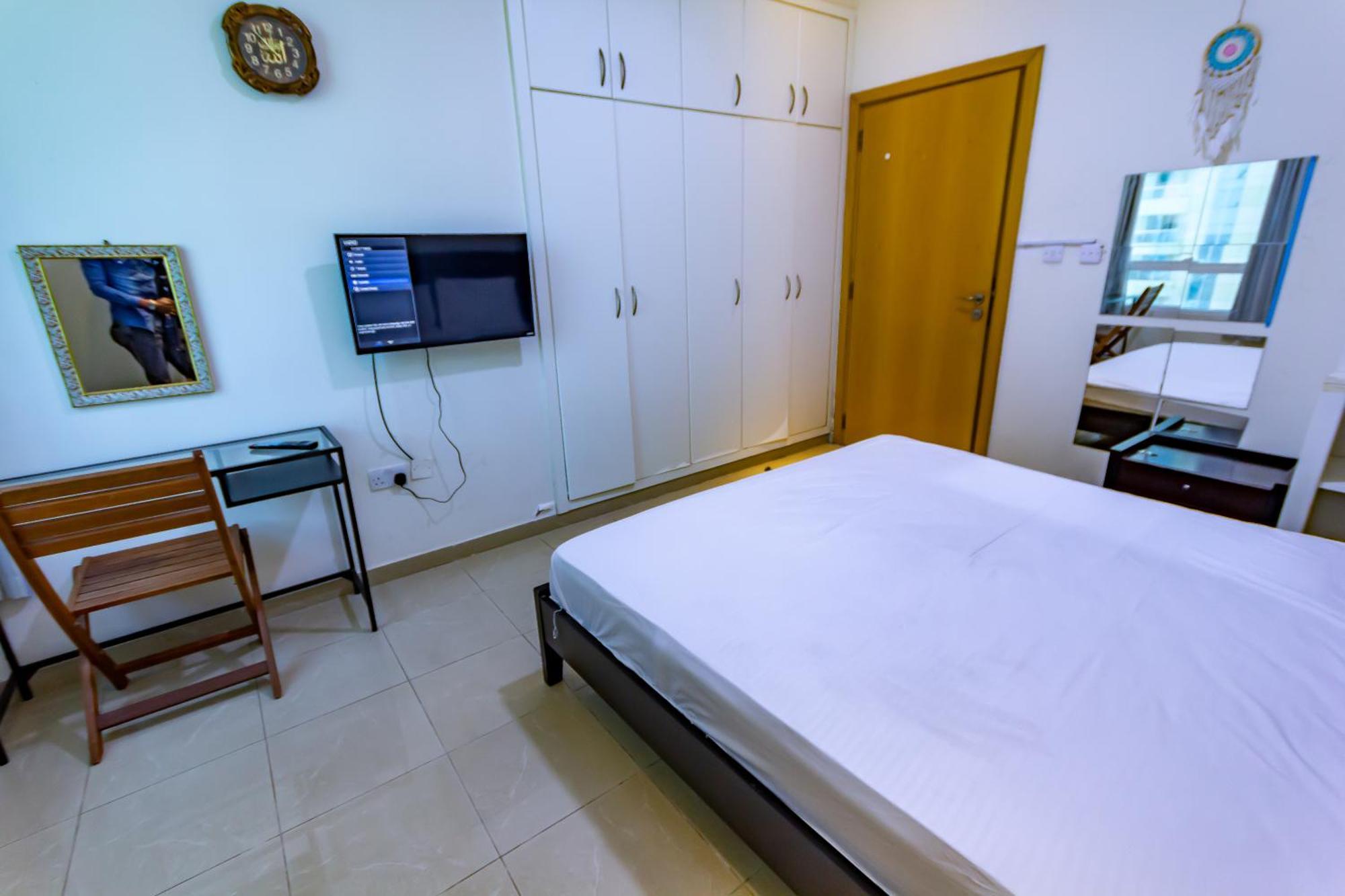 Homestay Big For ' Girls ' Only At Dubai, Marina Dubai