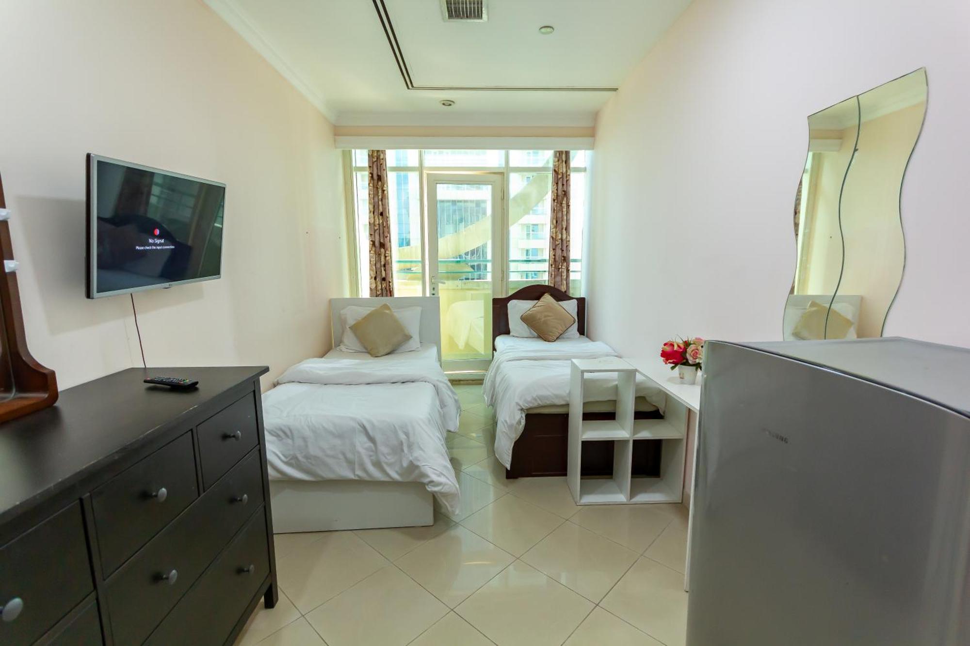 Big For ' Girls ' Only At Dubai, Marina Dubai