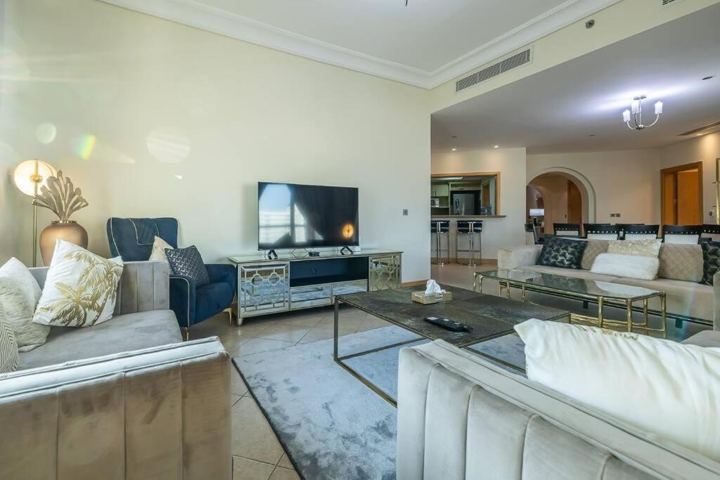 Fully Upgraded, Amazing 3 Maid At The Palm Apartment