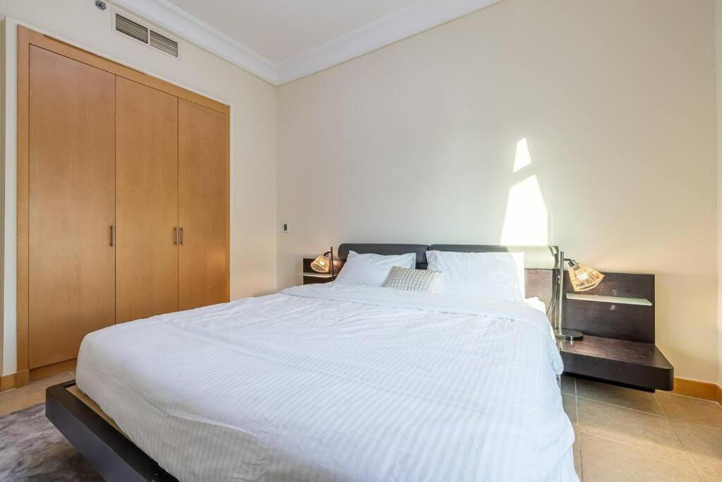 Fully Upgraded, Amazing 3 Maid At The Palm Apartment Dubai