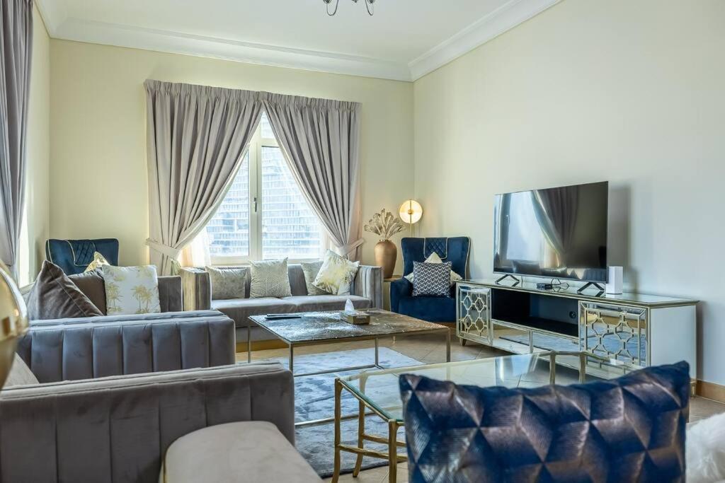 Fully Upgraded, Amazing 3 Maid At The Palm Apartment