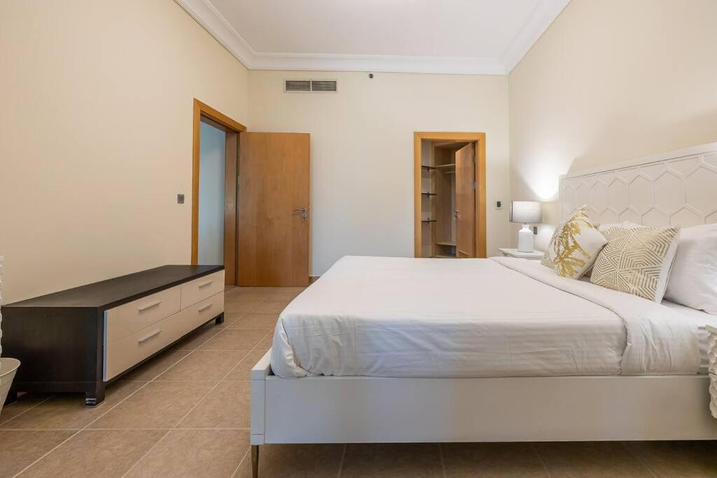 Fully Upgraded, Amazing 3 Maid At The Palm Apartment Dubai