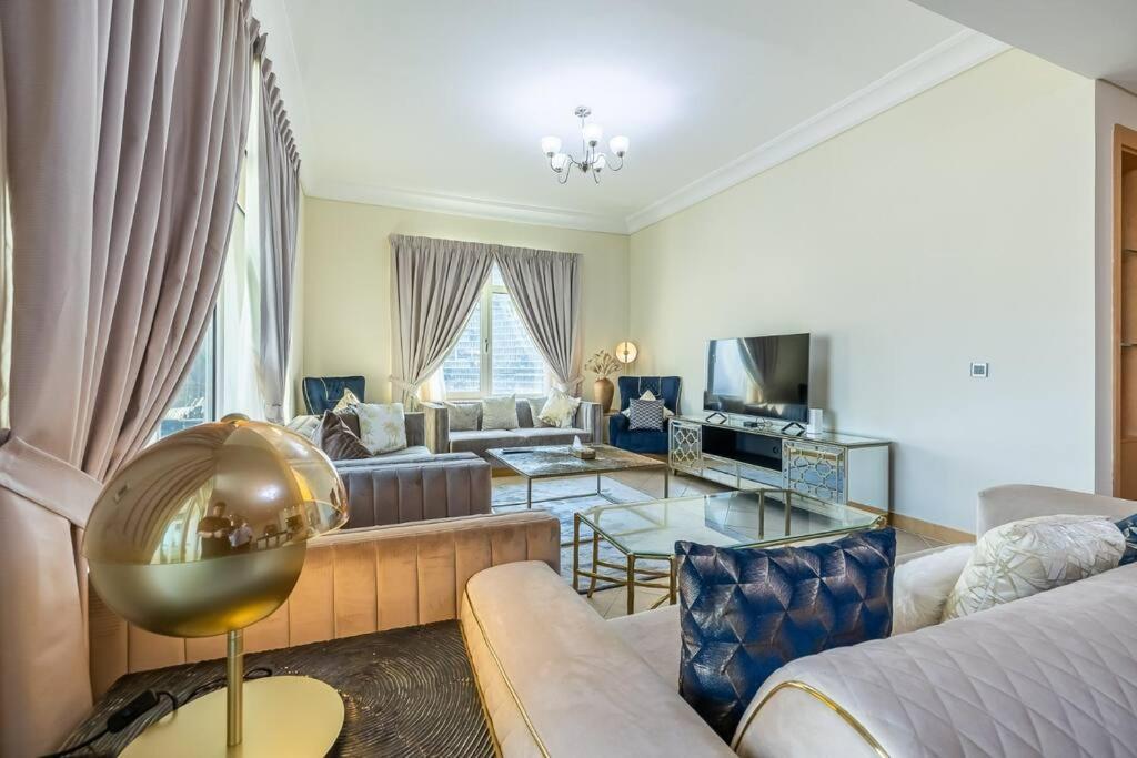 Fully Upgraded, Amazing 3 Maid At The Palm Apartment *