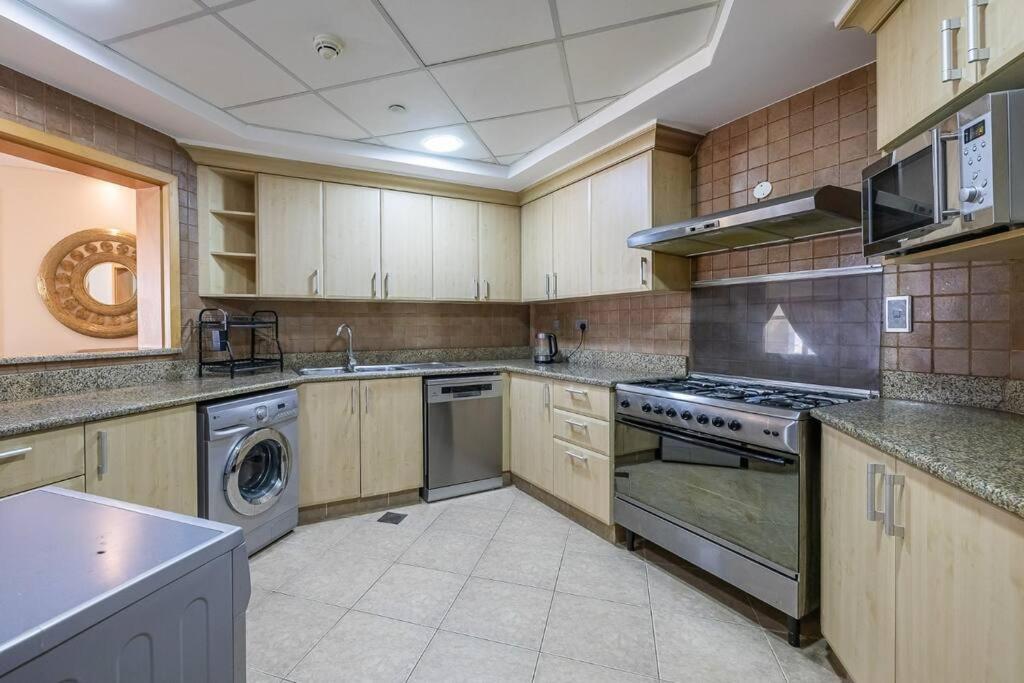Fully Upgraded, Amazing 3 Maid At The Palm Apartment *