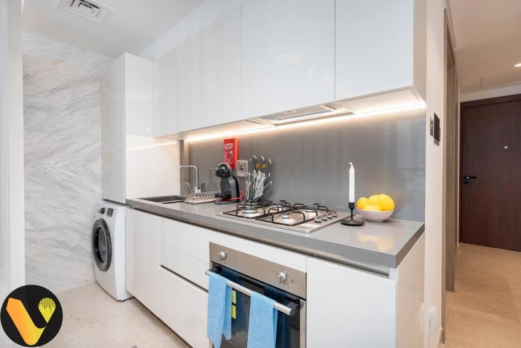 Vogue Sterling East Near Mall & Burj Khalifa Apartment