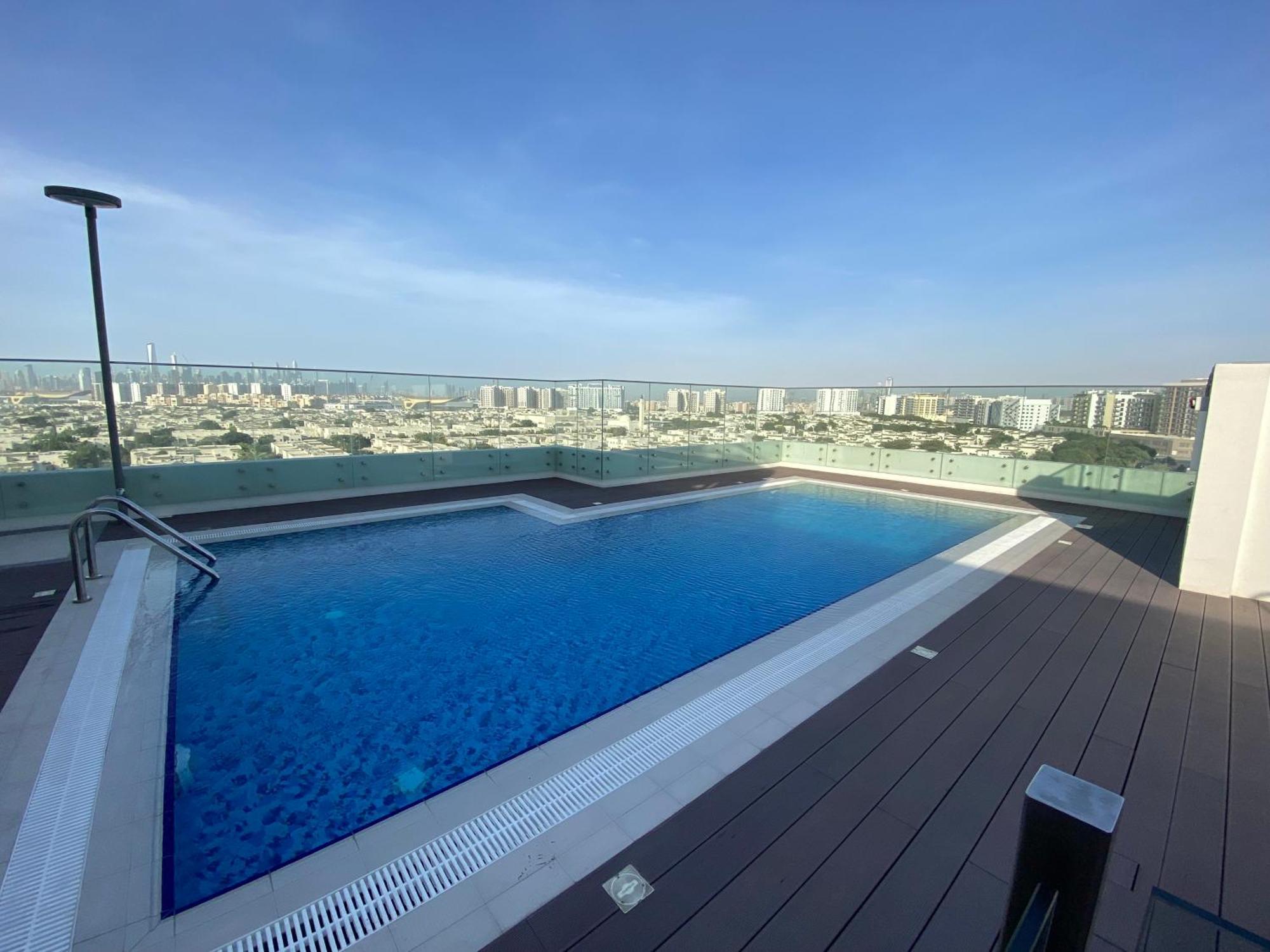 Beautiful Whit Pool Rooftop Near Metro Apartment Dubai