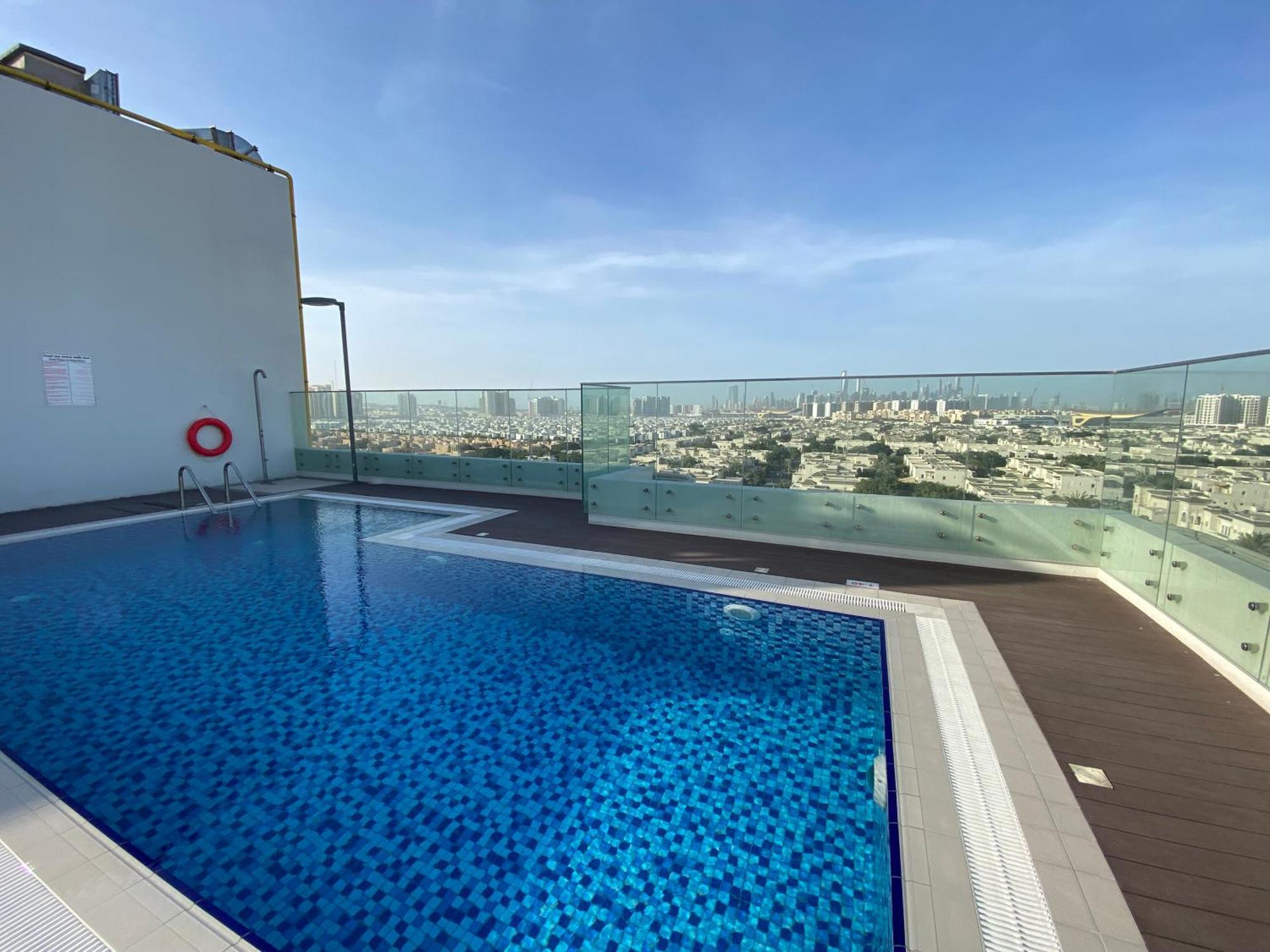 Beautiful Whit Pool Rooftop Near Metro * Dubai