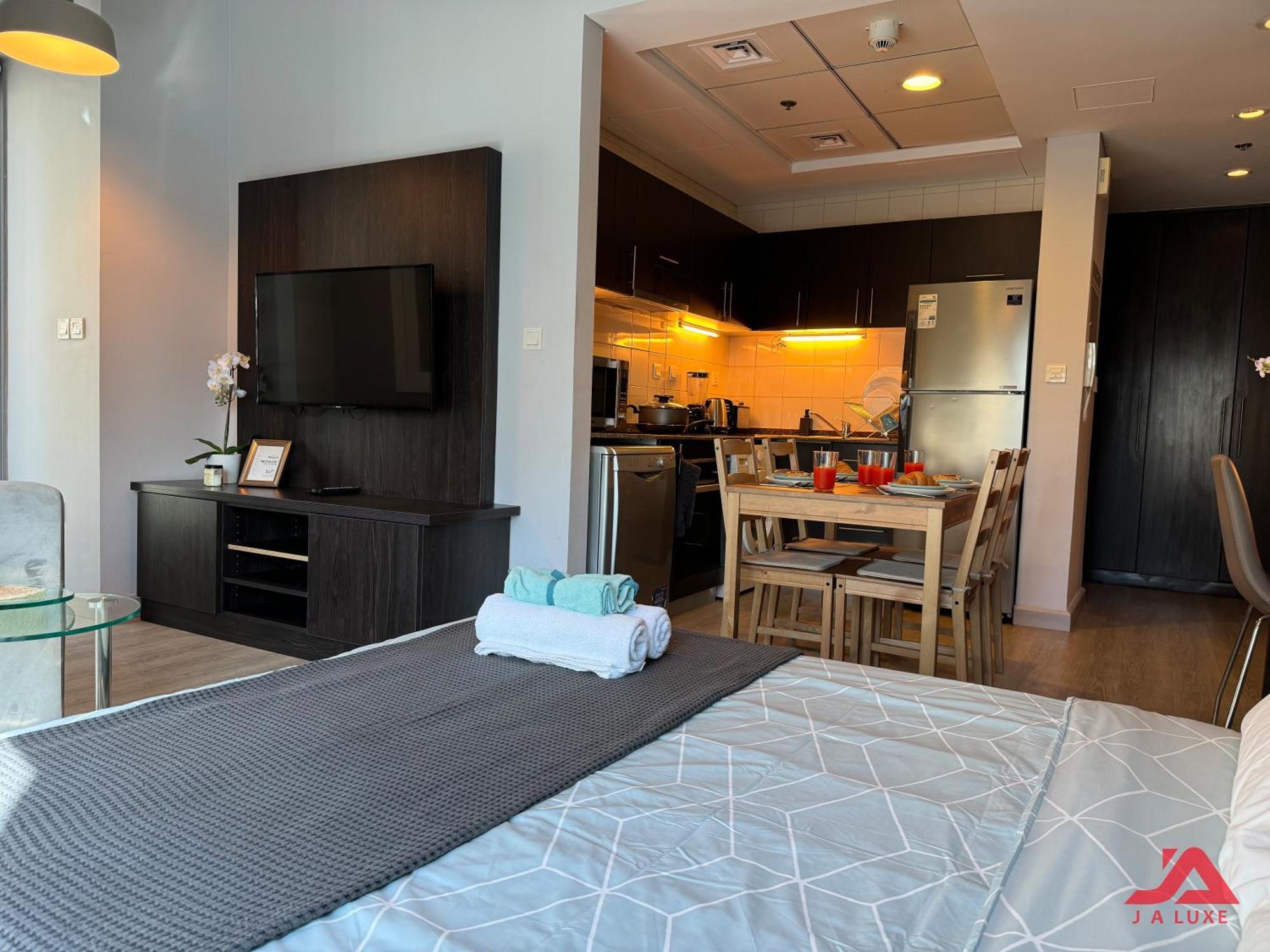 Cozy Marina & Sea View In Bay Tower Marina With Modern Gym & Pool, Steps To & Metro