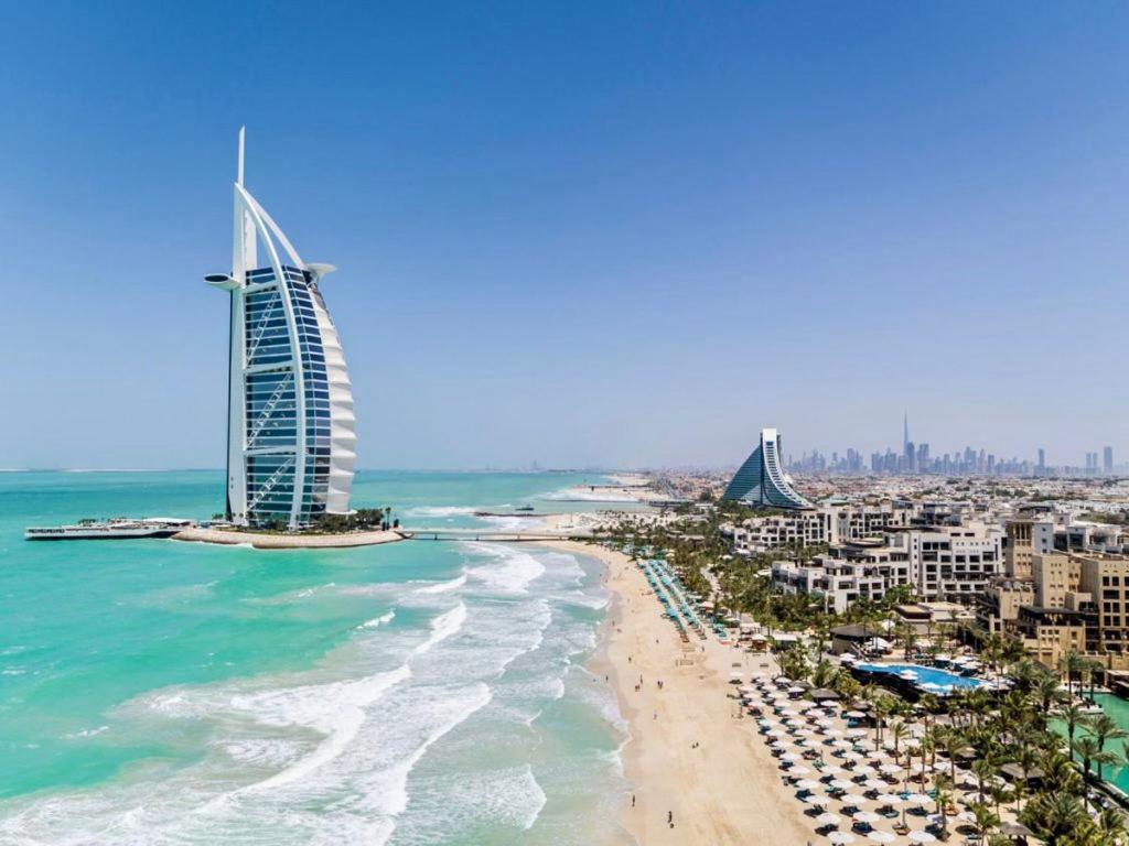 Homestay Peaceful Escape Near The Beach With Private Garden Dubai