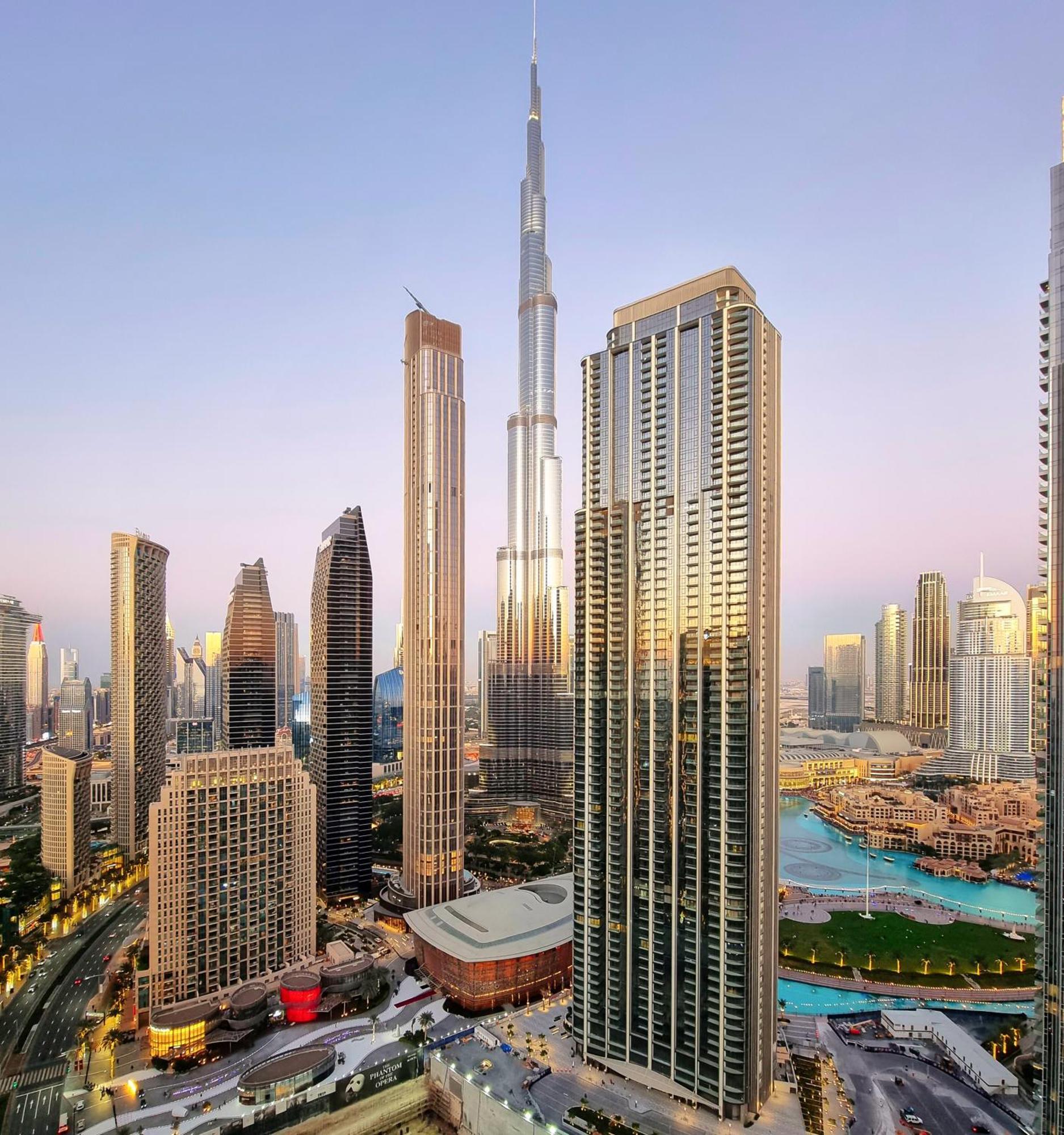 Sky-high Gem: Burj Khalifa & Fountain View Apartment *