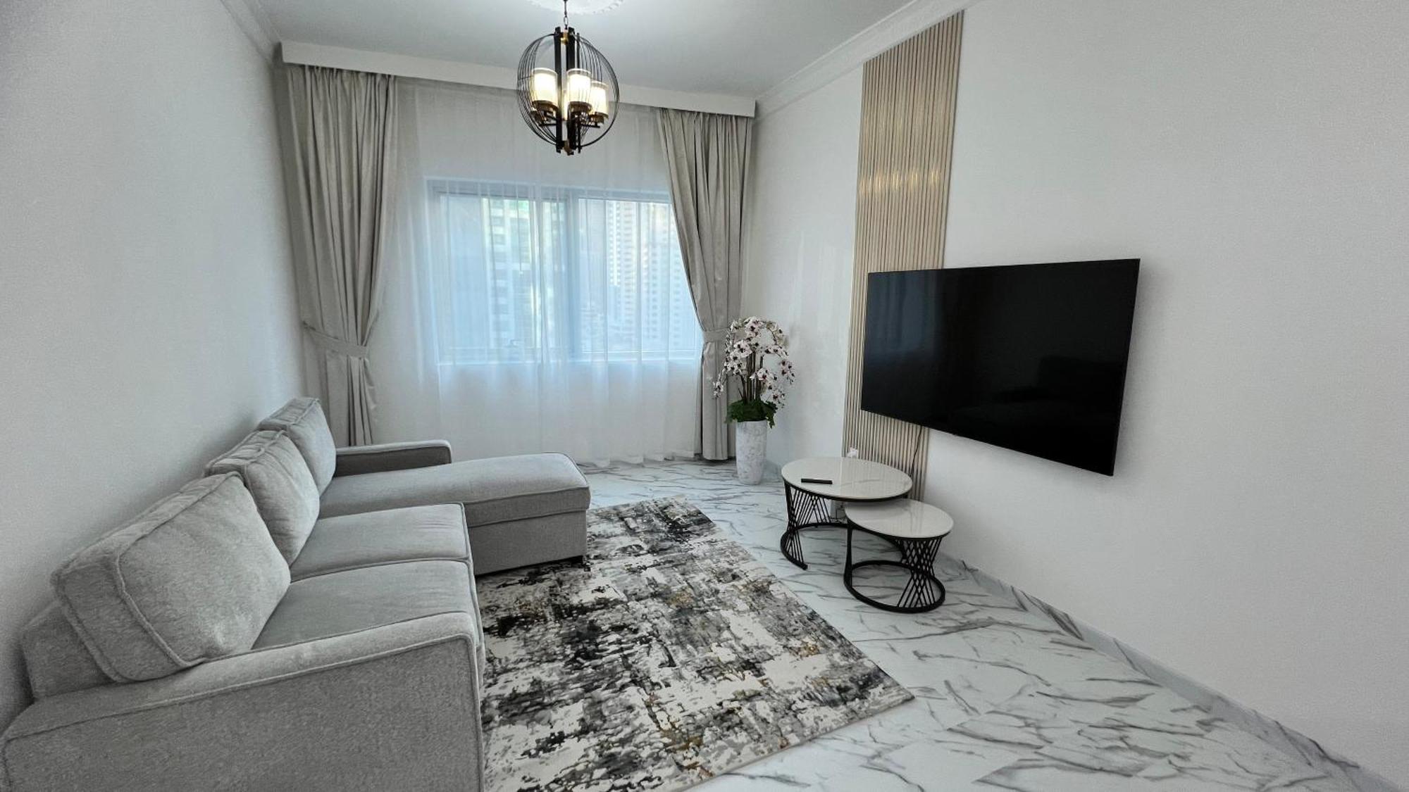 In Heart Of Marina Walk To Jbr 8 Apartment Dubai