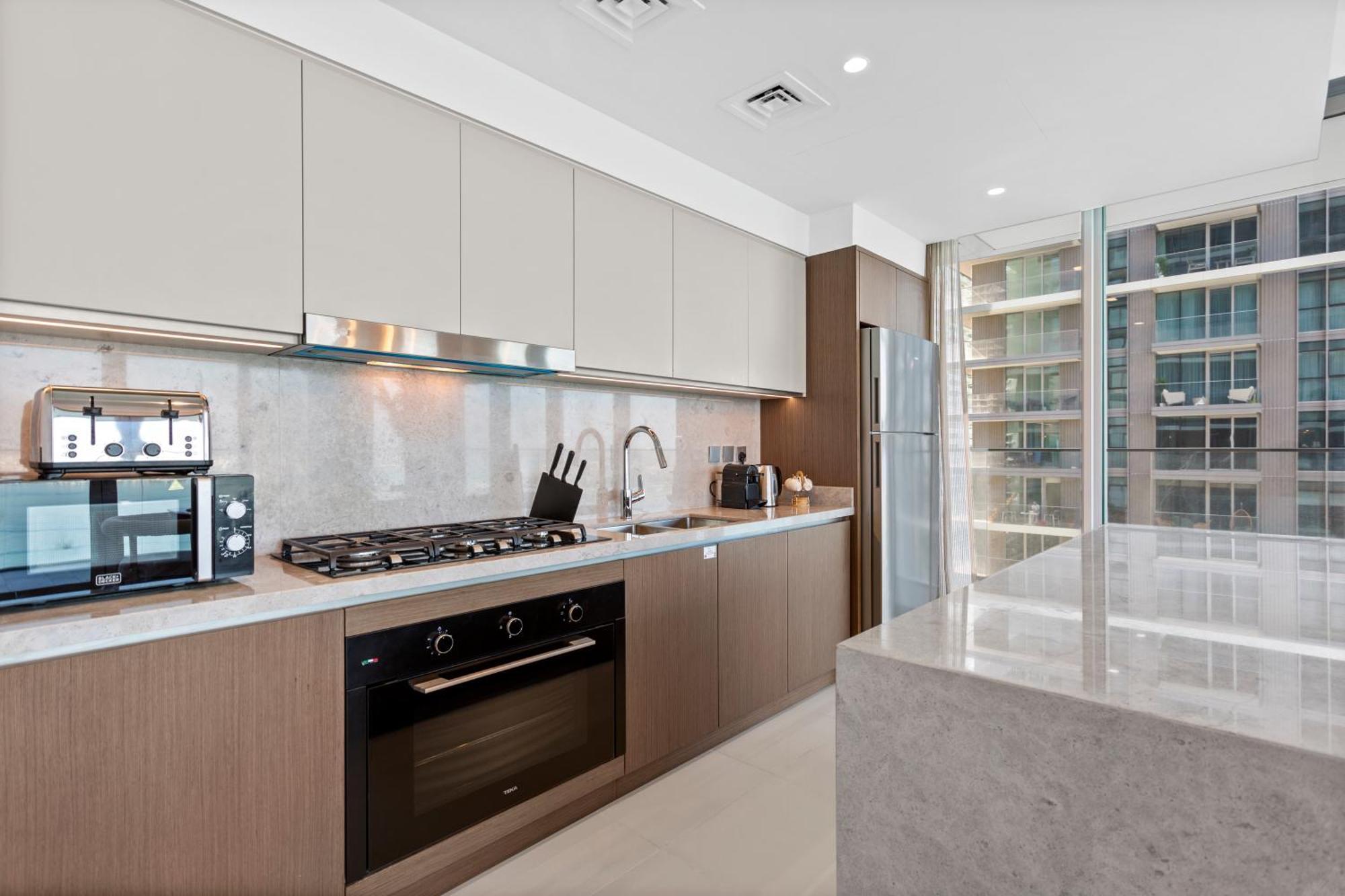 Your Beachfront Luxe Escape Experience - Suiteable * Dubai