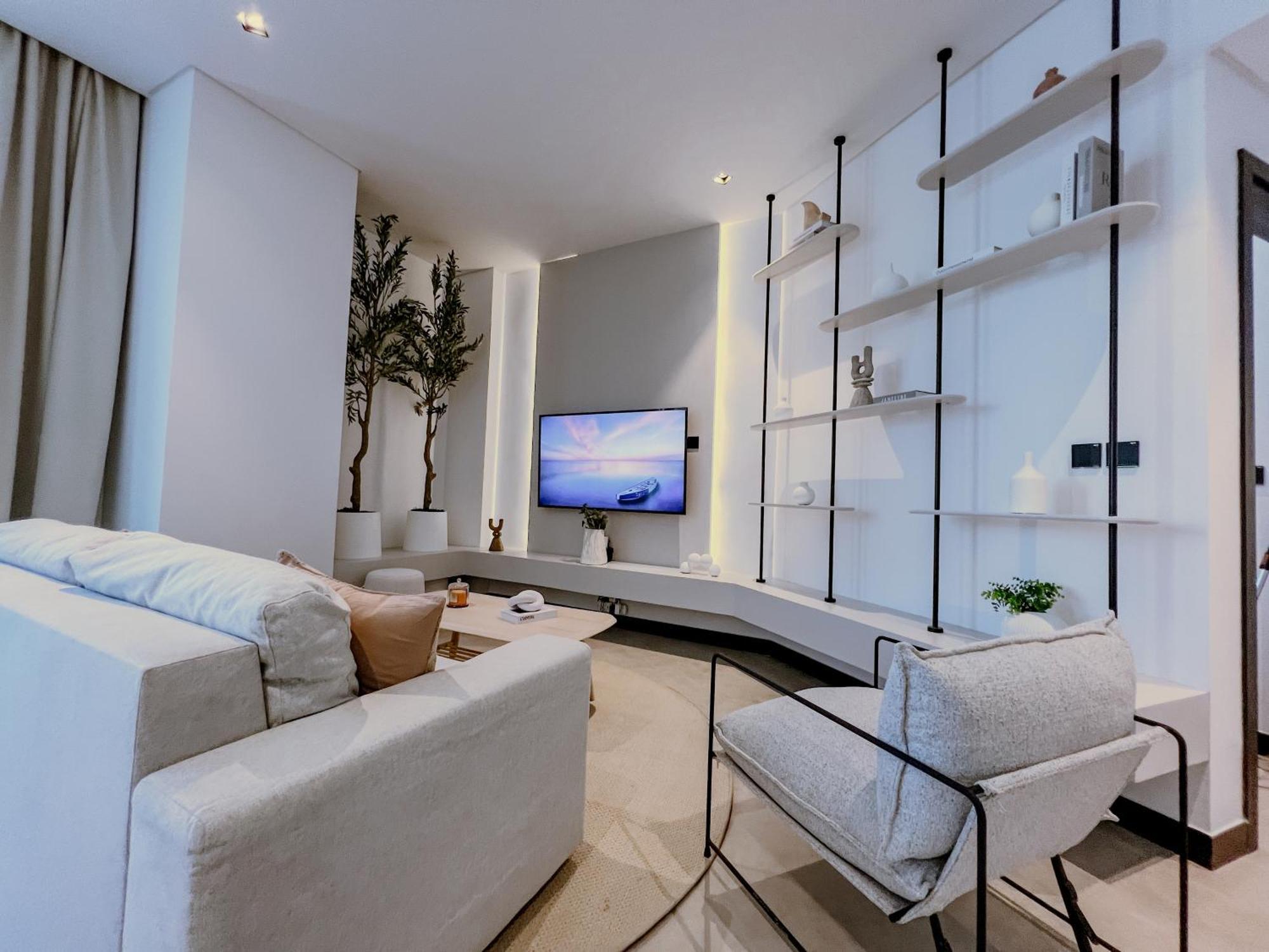 Brand New Luxury 2-bedroom With Sofa-bed *