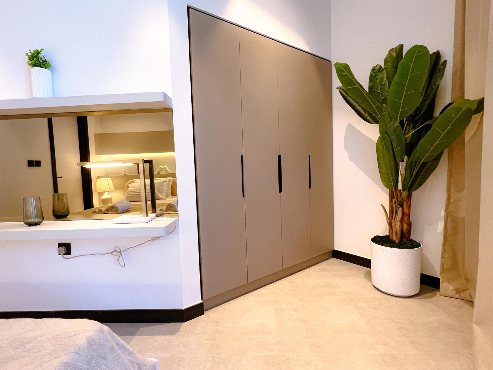 Brand New Luxury 2-bedroom With Sofa-bed Apartment *