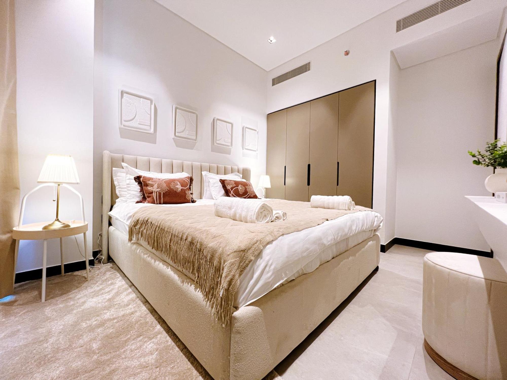Brand New Luxury 2-bedroom With Sofa-bed * Dubai