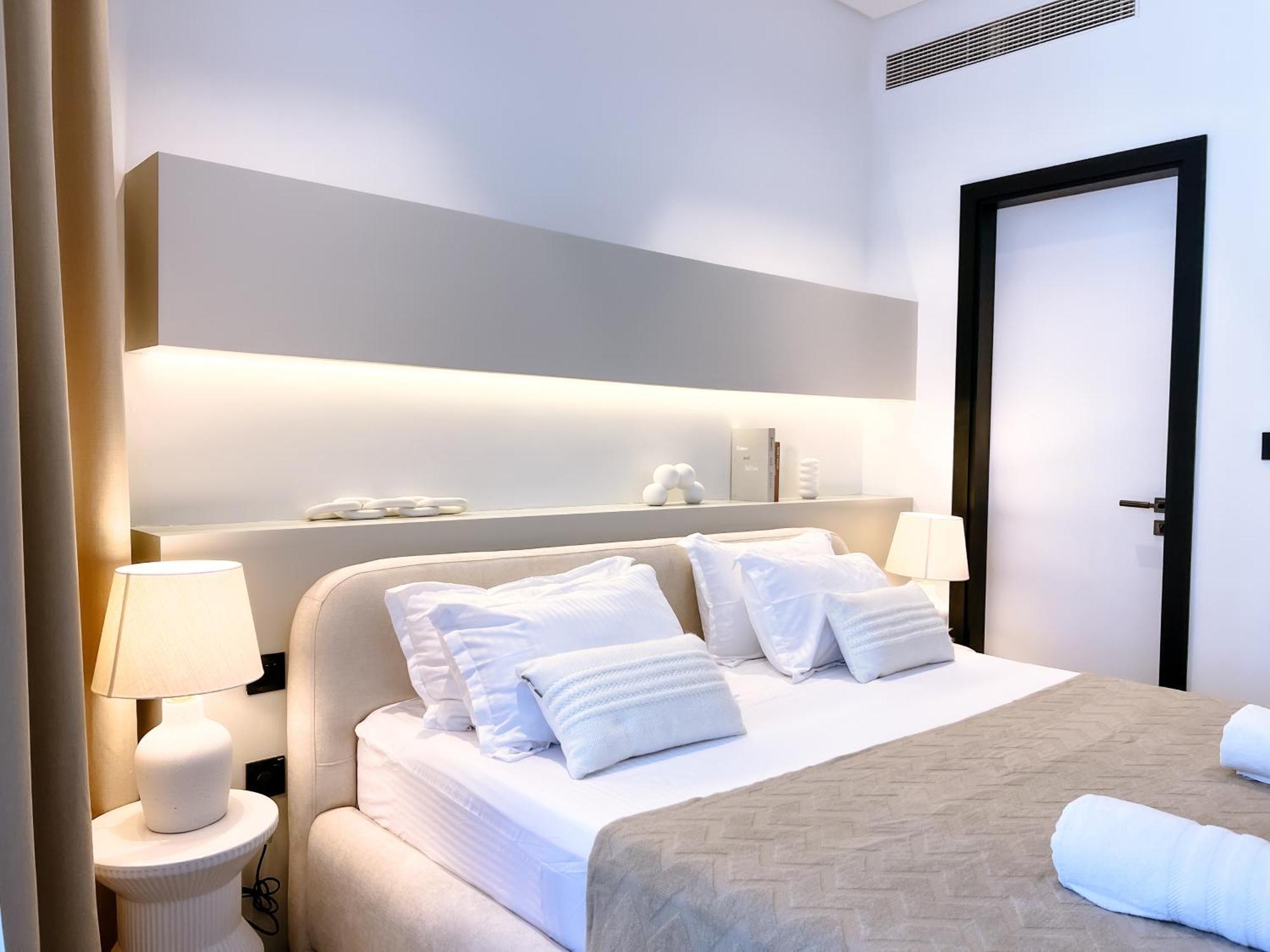 Brand New Luxury 2-bedroom With Sofa-bed * Dubai