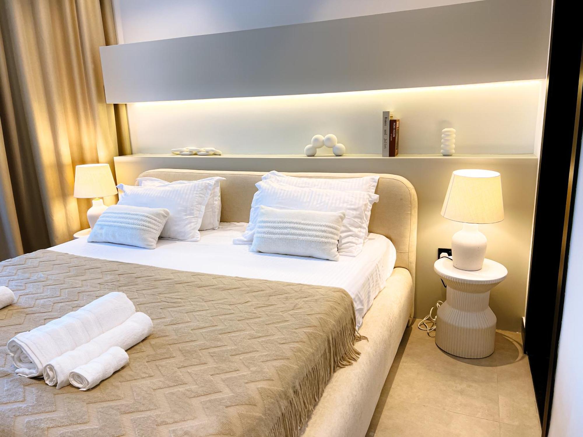 Brand New Luxury 2-bedroom With Sofa-bed * Dubai