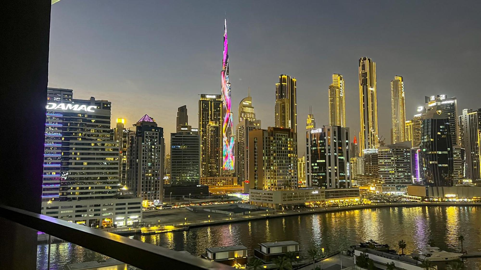 Brand New Luxury 2-bedroom With Sofa-bed Apartment *