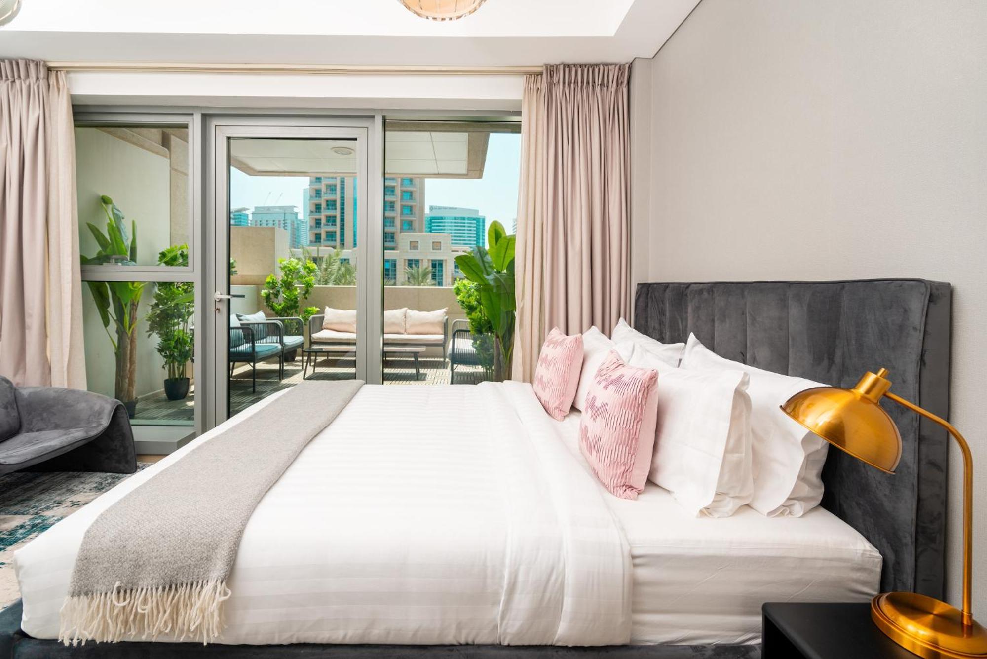 Prime Retreats - 29 Emaar Boulevard Downtown Dubai