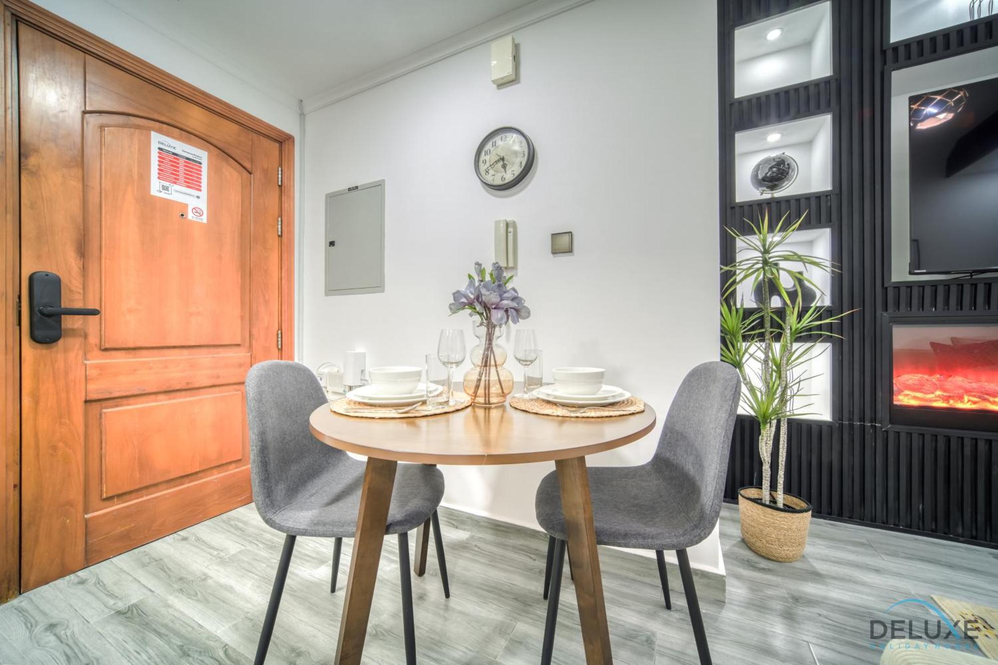 Opulent 1br At Manchester Tower Marina By Deluxe *