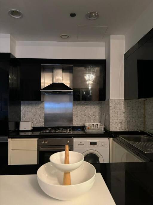 Amazing 1br In Downtown 2mins Walk To Mall Apartment