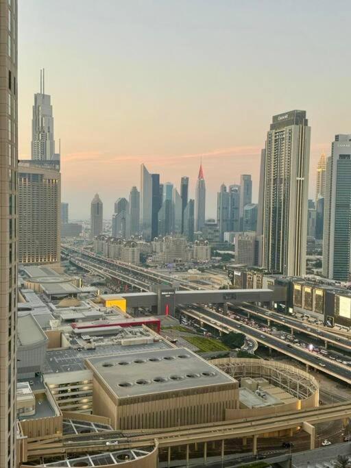 Amazing 1br In Downtown 2mins Walk To Mall Apartment Dubai