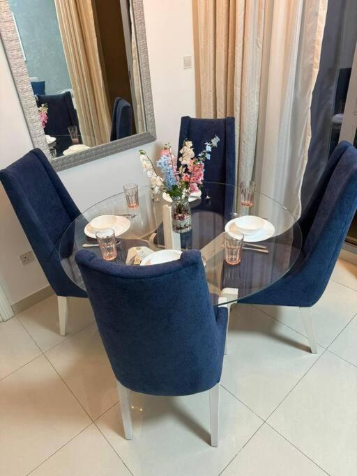 Apartment Amazing 1br In Downtown 2mins Walk To Mall Dubai