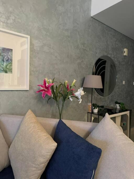 Amazing 1br In Downtown 2mins Walk To Mall *