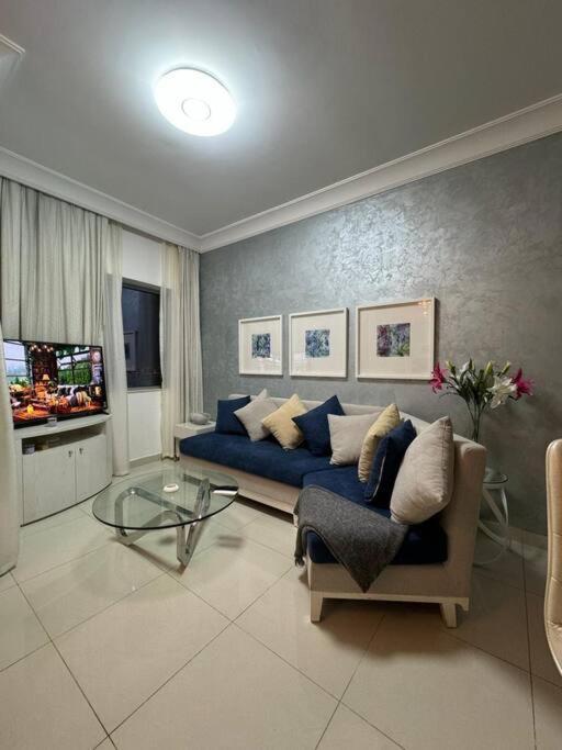 Amazing 1br In Downtown 2mins Walk To Mall *