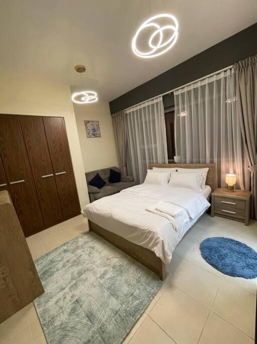 Apartment Cozy 3br With Maid's *