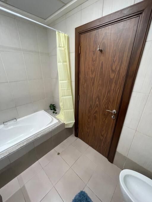 Apartment Cozy 3br With Maid's *